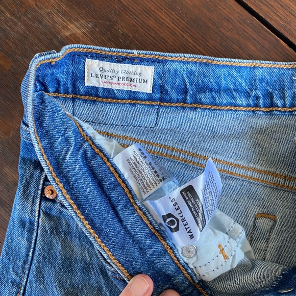 Levi’s Wedgie Straight Frayed Jeans - Picture 5 of 7